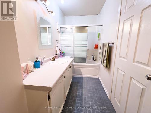 135 Trudeau Drive, Clarington, ON - Indoor Photo Showing Bathroom