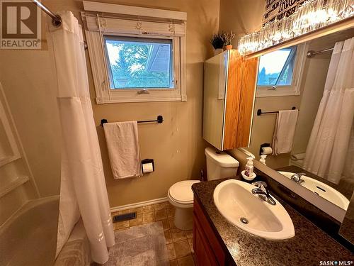 12 Sandison Crescent, Regina, SK - Indoor Photo Showing Bathroom