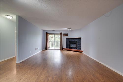 219-3020 Allenby Way, Vernon, BC - Indoor Photo Showing Living Room With Fireplace