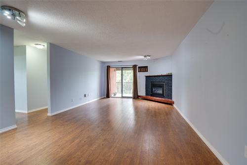 219-3020 Allenby Way, Vernon, BC - Indoor Photo Showing Living Room With Fireplace