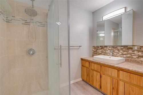 219-3020 Allenby Way, Vernon, BC - Indoor Photo Showing Bathroom