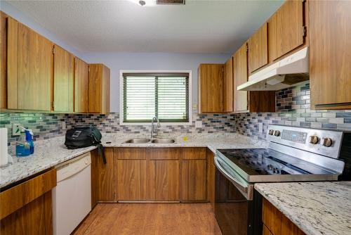 219-3020 Allenby Way, Vernon, BC - Indoor Photo Showing Kitchen With Double Sink