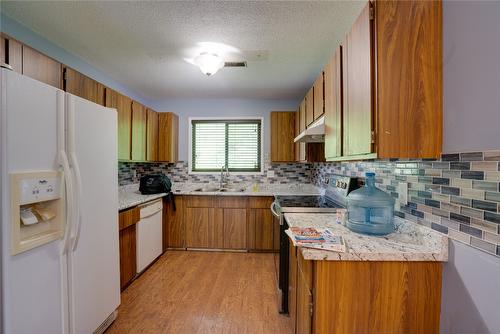 219-3020 Allenby Way, Vernon, BC - Indoor Photo Showing Kitchen With Double Sink