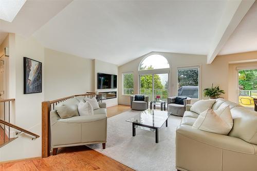 1577 Klein Road, West Kelowna, BC - Indoor Photo Showing Living Room