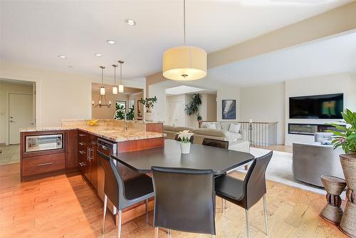 1577 Klein Road, West Kelowna, BC - Indoor Photo Showing Dining Room