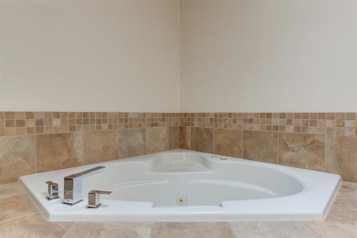 1577 Klein Road, West Kelowna, BC - Indoor Photo Showing Bathroom