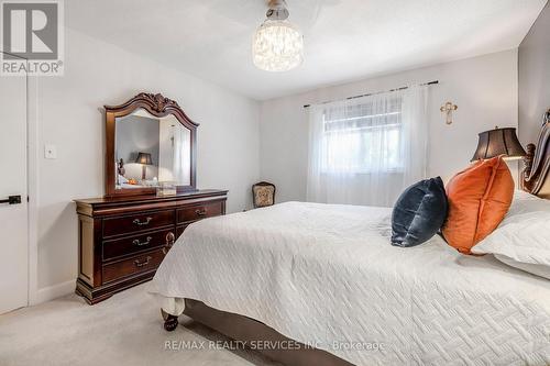 95 Kerr Boulevard, New Tecumseth, ON - Indoor Photo Showing Bedroom