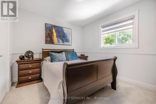 95 Kerr Boulevard, New Tecumseth, ON - Indoor Photo Showing Bedroom