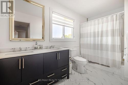 95 Kerr Boulevard, New Tecumseth, ON - Indoor Photo Showing Bathroom