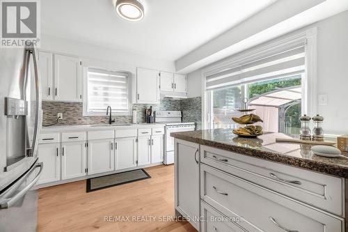 95 Kerr Boulevard, New Tecumseth, ON - Indoor Photo Showing Kitchen