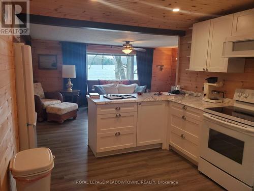 33 Pigeon Bay Road, Parry Sound Remote Area, ON - Indoor Photo Showing Kitchen