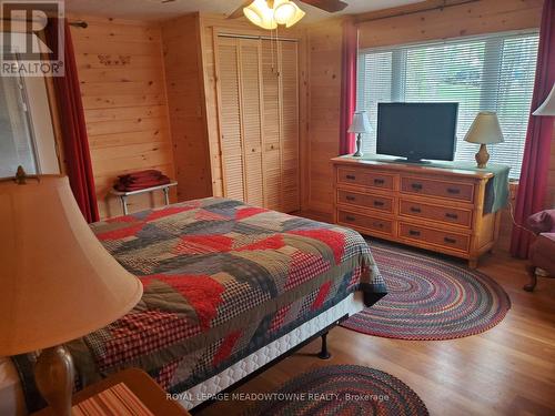 33 Pigeon Bay Road, Parry Sound Remote Area, ON - Indoor Photo Showing Bedroom