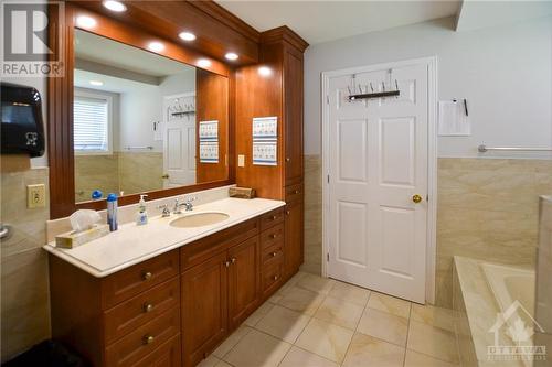2527 Old Montreal Road, Cumberland, ON - Indoor Photo Showing Bathroom