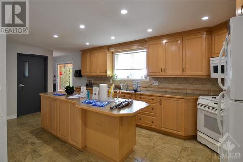 2527 Old Montreal Road, Cumberland, ON - Indoor Photo Showing Kitchen With Double Sink