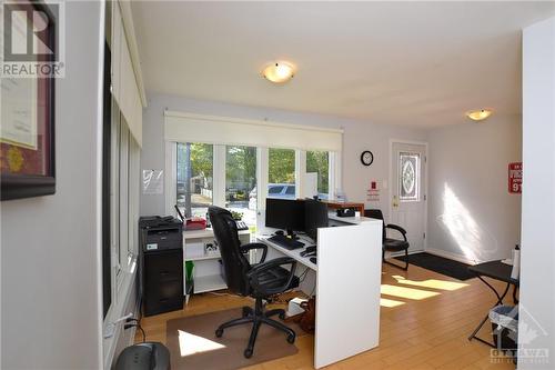 2527 Old Montreal Road, Cumberland, ON - Indoor Photo Showing Office