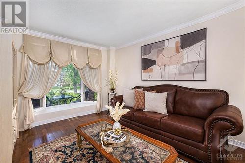 101 Picasso Drive, Ottawa, ON - Indoor Photo Showing Living Room