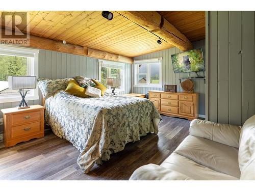 28 Begbie Road, Cherryville, BC - Indoor Photo Showing Bedroom