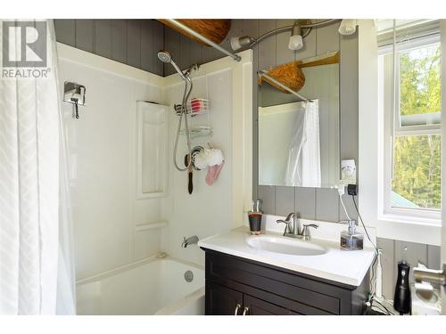 28 Begbie Road, Cherryville, BC - Indoor Photo Showing Bathroom