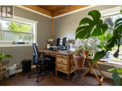 28 Begbie Road, Cherryville, BC - Indoor Photo Showing Office