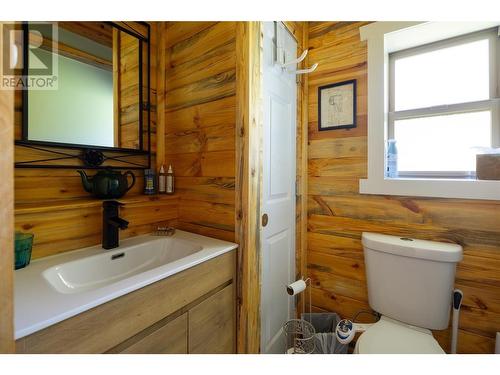 28 Begbie Road, Cherryville, BC - Indoor Photo Showing Bathroom