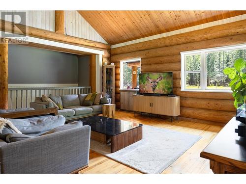 28 Begbie Road, Cherryville, BC - Indoor Photo Showing Living Room