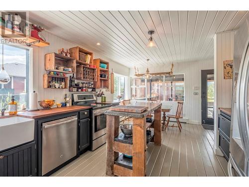 2451 Okanagan Street, Armstrong, BC - Indoor Photo Showing Kitchen