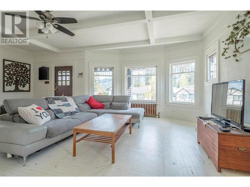 2451 Okanagan Street, Armstrong, BC - Indoor Photo Showing Living Room