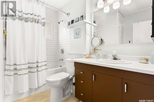 2042 Wascana Street, Regina, SK - Indoor Photo Showing Bathroom