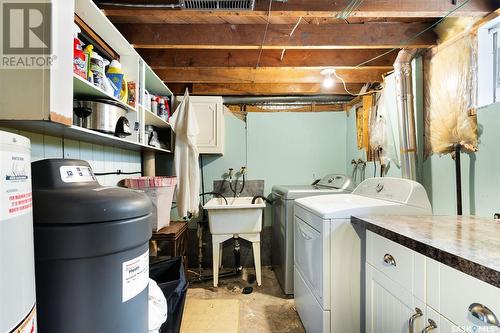 2042 Wascana Street, Regina, SK - Indoor Photo Showing Laundry Room