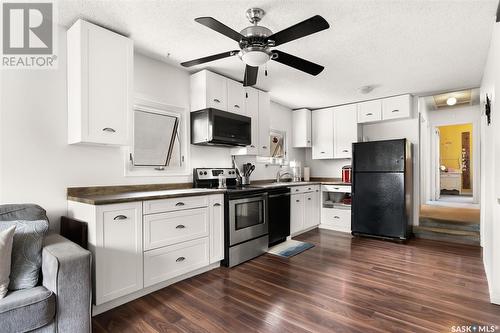 2042 Wascana Street, Regina, SK - Indoor Photo Showing Kitchen