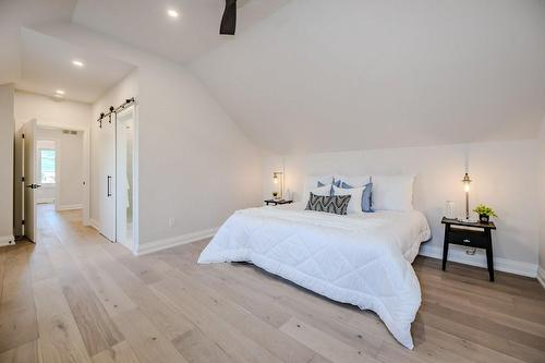 554 Clark Avenue, Burlington, ON - Indoor Photo Showing Bedroom