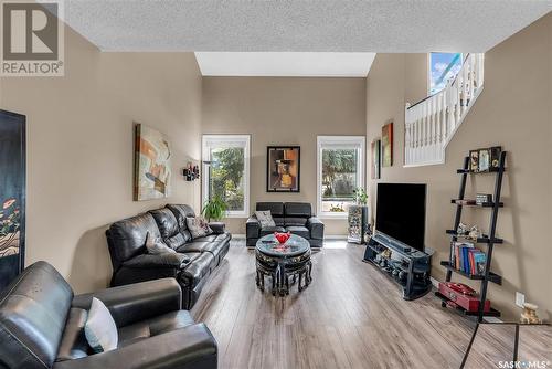 470 Pinehouse Drive, Saskatoon, SK - Indoor Photo Showing Living Room