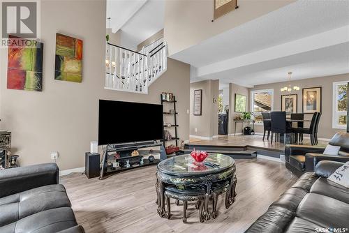 470 Pinehouse Drive, Saskatoon, SK - Indoor Photo Showing Living Room