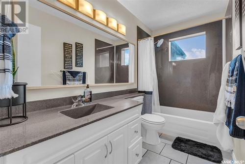 470 Pinehouse Drive, Saskatoon, SK - Indoor Photo Showing Bathroom
