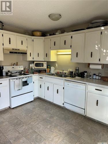 4014 Taylor Street E, Saskatoon, SK - Indoor Photo Showing Kitchen