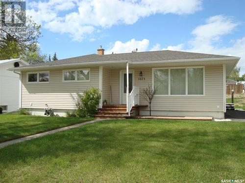 1671 Winnie Street, Swift Current, SK - Outdoor