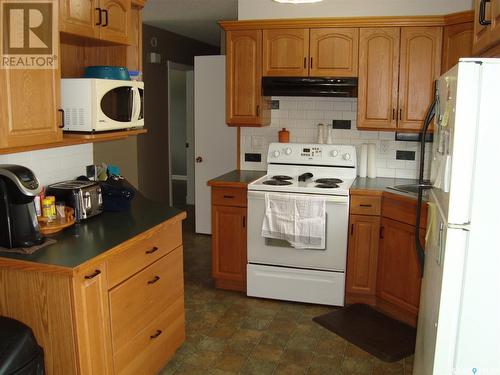 1671 Winnie Street, Swift Current, SK - Indoor Photo Showing Kitchen