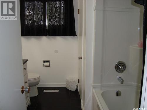 1671 Winnie Street, Swift Current, SK - Indoor Photo Showing Bathroom