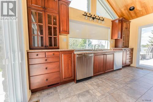 17 Park (Casgrain Twp) Ave, Hearst, ON - Indoor Photo Showing Kitchen