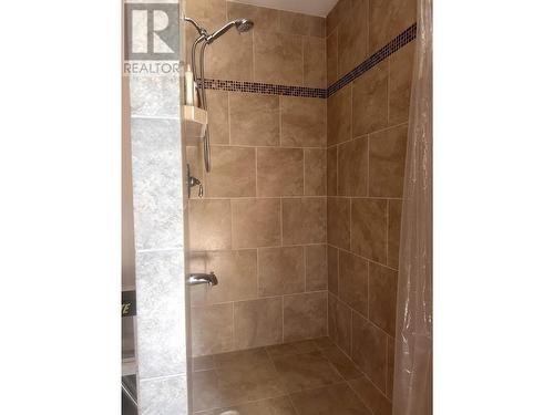 7956 Alpine Road, Fintry, BC - Indoor Photo Showing Bathroom