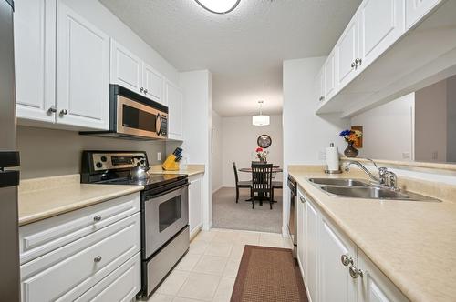 105 - 4769 Forsters Landing Road, Radium Hot Springs, BC - Indoor Photo Showing Kitchen With Double Sink