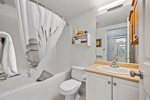 105 - 4769 Forsters Landing Road, Radium Hot Springs, BC - Indoor Photo Showing Bathroom
