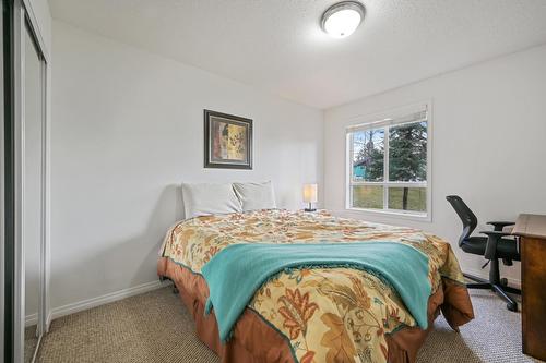 105 - 4769 Forsters Landing Road, Radium Hot Springs, BC - Indoor Photo Showing Bedroom