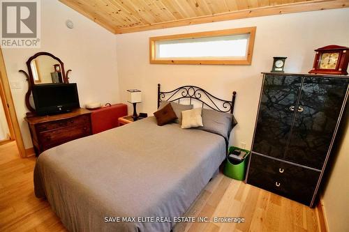 614 Pike Bay Road, Northern Bruce Peninsula, ON - Indoor Photo Showing Bedroom