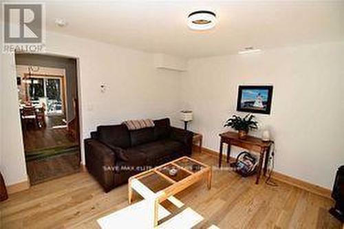 614 Pike Bay Road, Northern Bruce Peninsula, ON - Indoor Photo Showing Living Room