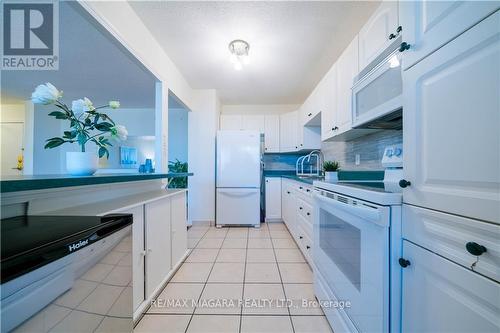 1402 - 215 Glenridge Avenue, St. Catharines, ON - Indoor Photo Showing Kitchen