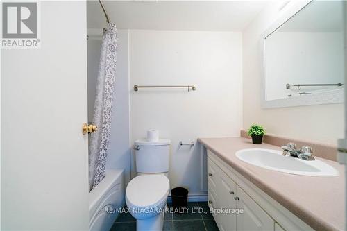 1402 - 215 Glenridge Avenue, St. Catharines, ON - Indoor Photo Showing Bathroom