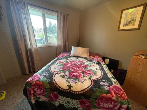 7490 22Nd Street, Grand Forks, BC - Indoor Photo Showing Bedroom