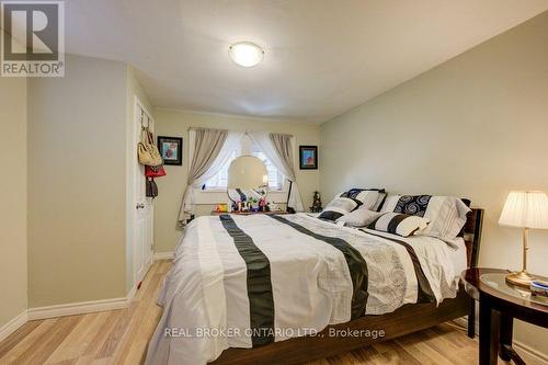 210 Grace Avenue, Hamilton, ON - Indoor Photo Showing Bedroom