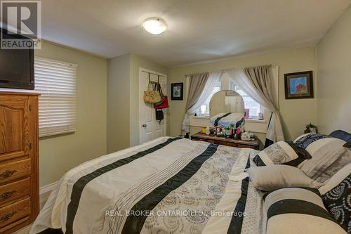 210 Grace Avenue, Hamilton, ON - Indoor Photo Showing Bedroom